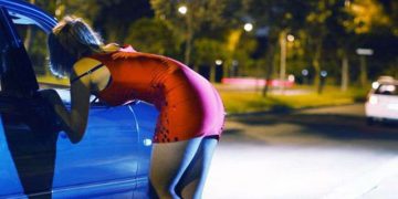 “Paratë o në kazino, o me k**va”!  Ish deputeti i Berishës: Historia me prostitutën tek liqeni dhe pazari i dështuar