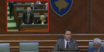 Debate dhe përplasje në Parlamentin kosovar! Deputeti nuk përmbahet: Ah i’u q**** robtë!
