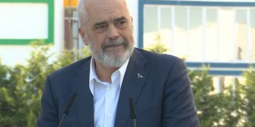 Rama: Për ju demokratët e Kamzës ka qenë kjo botë, ju me gurë e ne me bukë. Ju kam rraf e do ju rraf prapë