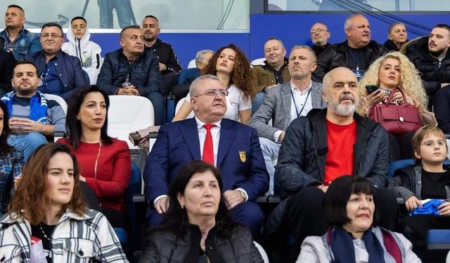 Edi Rama “rehabiliton” Armand Dukën…