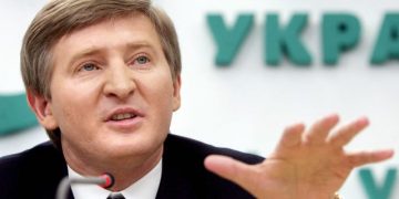 Njeriu më i pasur i Ukrainës zotohet të rindërtojë Mariupolin e rrafshuar nga rusët