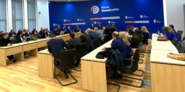 “Ke qenë ushtari Berishës: Lidhe gjuhën! Ti je peng”  Zbardhet përplasja e fortë e Alibeajt dhe Berishës në mbledhjen e Grupit Parlamentar të PD-së