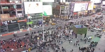 Tronditëse/ Shpërthim i fuqishëm në nëntokën e Times Square! Njerëzit vrapojnë të tmerruar: Publikohen VIDEOT çfarë po ndodh në qendrën e Manhatanit