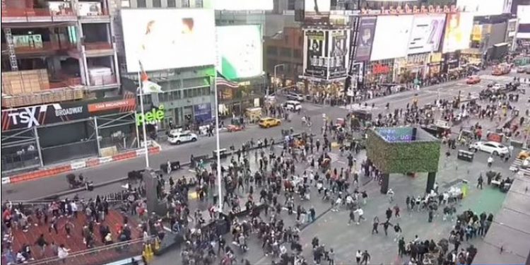 Tronditëse/ Shpërthim i fuqishëm në nëntokën e Times Square! Njerëzit vrapojnë të tmerruar: Publikohen VIDEOT çfarë po ndodh në qendrën e Manhatanit