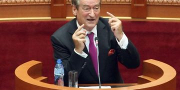 Socialistët masakrojnë Berishën dhe e cilësojnë gjeneral të vdekur të një ushtrie të gjallë, Alibeaj përplaset me Felajn, Xhaçka me Shehajn