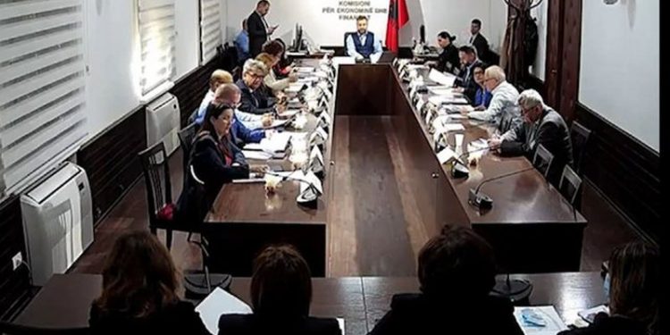 Plas sherri në Komision e Ekonomisë! Braçe e cilëson Bordin e Transparencës kartel kriminal që ka deformuar tregun