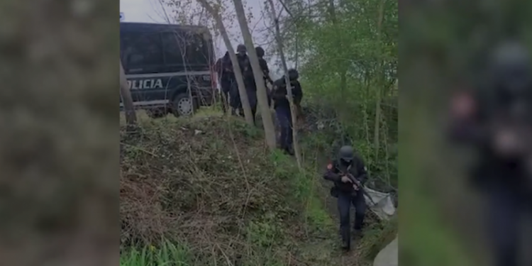 Pas urdhrit të Gledis Nanos, hidhen menjëherë në aksion! 10 grupe FNSH blindojnë Krujën për 72 orë me dronë dhe kamera: Kontrolle në çdo cep, çfarë u zbulua?!