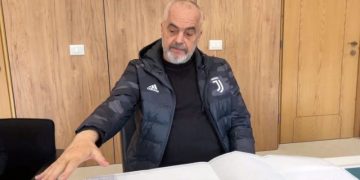 “Do bëjmë një shqiponjë në det”/ Edi Rama i shtang të pranishmit teksa prezanton detajet e projektit gjigant që pritet të nisë në vjeshtë në vendin tonë: Do ndërhyjmë në det…