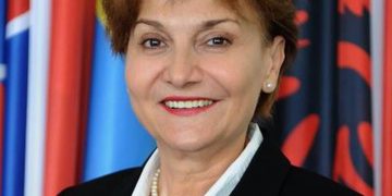 I ka “dhënë” Spahos titullin profesor?! Meksi kritikon Ramën: Profesor për shkak të moshës, i pavërtetë… “Fake”