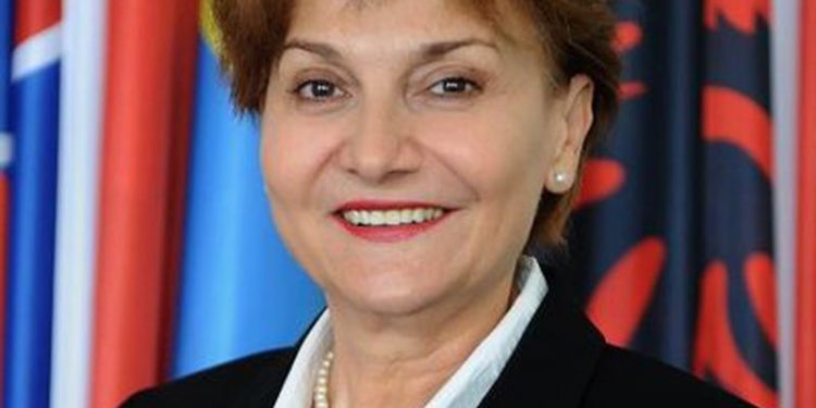 I ka “dhënë” Spahos titullin profesor?! Meksi kritikon Ramën: Profesor për shkak të moshës, i pavërtetë… “Fake”