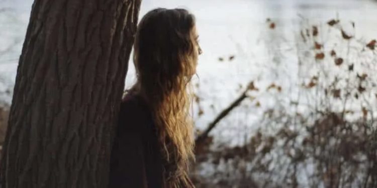 11 arsye pse një grua bëhet e heshtur