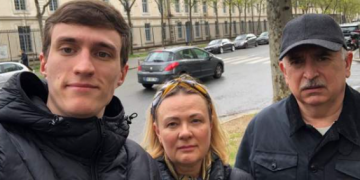 Ikën nga lufta por “u lanë në harresë” nga autoritetet britanike, familja ukrainase për javë të tëra në pritje të një vize