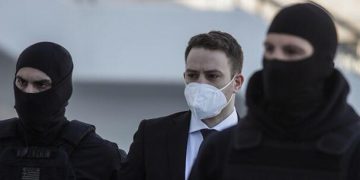 Babis Anagnostopoulos ne gjyq për vrasjen e gruas: Anashkalon avokatin dhe merr situatën në dorë, sillet arrogant me dëshmitarët