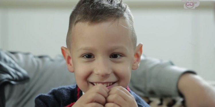 “Do vete te gjimnazi për femra”! Si u bë viral 4-vjeçari Amin në Tik Tok?