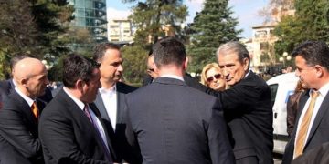 Rama replika me “saliarët” e parlamentit: Unë nuk e kam problem të më thonë budalla, por… O vdeksha unë për ju!