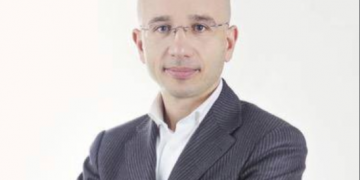 Zbulohen intrigat! Pse Sali Berisha sulmon Rektorin e Universitetit? Gara për Dekanin e Juridikut ka alarmuar strofullën e ‘non gratave”, lufta për të vënë ushtarin e Argitës