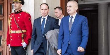 Bujar Nishani u nis jashtë shtetit për kurim, Meta e quan President: Lutem për kthim sa më parë pranë familjes së tij