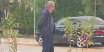 Frrok Çupi tregon historinë e Berishës kur i humbi lopa: “Ktheu në shtëpi Sali, kthehu se erdhi lopa!’ Jo, do kërkoi dhe këtë mal se jam ngjitur në gjysëm