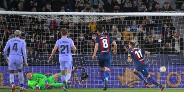 Fitore në frymën e fundit, Barcelona i falet një hollandezi në Valencia