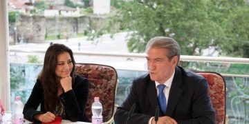 Erla Mëhilli “tradhton” Doktorin: Sjelljet e tij nuk janë të hijshme, por s’e kuptoj pse i jep rëndësi Alibeajt duke e shtyrë