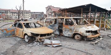 VIDEO/ Ushtarët rus shpërndajnë bukë për civilët! Ukraina: Mariupoli nuk dorëzohet! Ushtarët refuzojnë “ultimatumin”