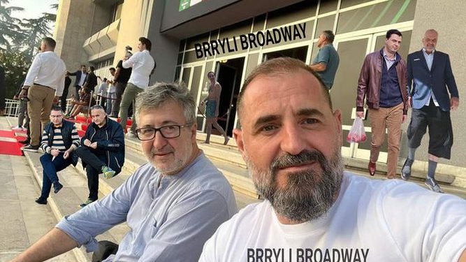 FOTOT/ Tifozët e kamufluar, që nxitën trazira në “Air Albania”