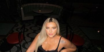 Ronela Hajati skandalizoi Eurovizion me shfaqjen erotike, këngëtarja: Fikeni TV, mos u qani hallin fëmijëve se ata dinë më shumë se unë