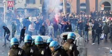 Tre të dënuar me burg dhe qindra të arrestuar: Tifozët e Romës dhe Feyenoord në Tiranë për “hesapet e vjetra”
