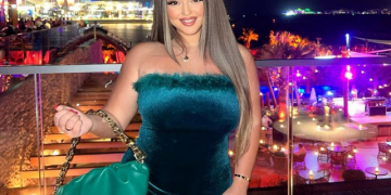 U akuzua për veprimin e neveritshëm me sheikët në Dubai, reagon e revoltuar Enca dhe nuk lë gjë pa thënë: Para se të turpëroni…