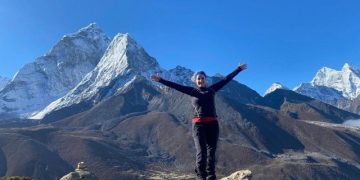 FOTO/ Berisha i jep “lajmin e mirë” shqiptarëve! Miq, Beti Njuma u ngjit në majën më të lartë të botës! Po fotografi që e ka fotografuar si e ka emrin shoku Sali?!