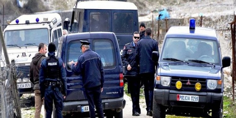 Zbardhet dokumenti sekret për masakrën e Libofshës! Si u zbuluan autorët që vranë 5 pjesëtarë të familjes Pupa! Fjalët e fundit vëllezërve Çuka përpara varjes në shesh