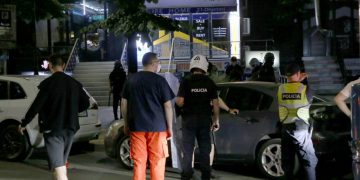 Kronologjia e përplasje mes tifozerive dhe Policisë: Shkon në nëntë numri i efektivëve të plagosur