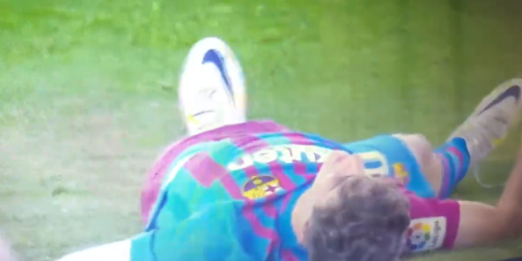 PAMJE TË RËNDA/ Dëmtim i frikshëm për lojtarin e Barcelonës kundër Celta Vigos, ecën 15 metra dhe bie menjëherë në tokë