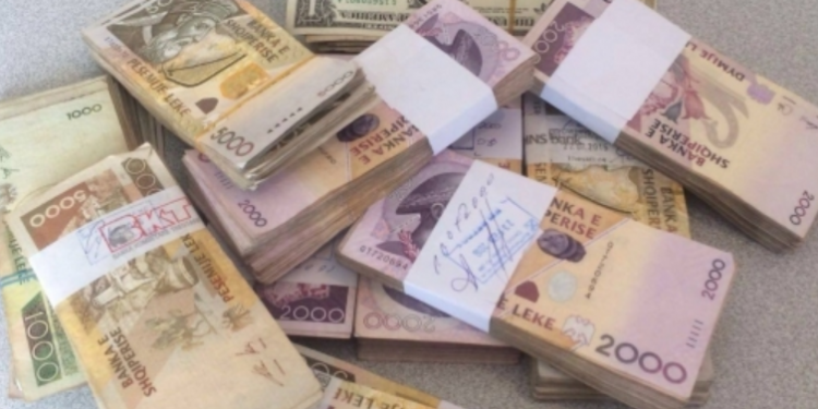 Qytetarët do të paguajnë taksa një herë në vit! Nëse fitoni 20 milion lekë në vit, 4.6 milion i do shteti