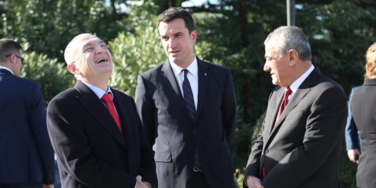 Nga Presidenti i ri tek situata në PD, Veliaj: PD ka zgjedhur të mbajë një xhenaze në shtëpi! Meta nuk është burrë që mban fjalën, nuk do të kandidojë për…