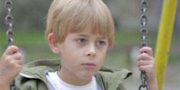 E keqja e heshtur që po prek fëmijët e sotëm: Prindër kapeni sa nuk është vonë!