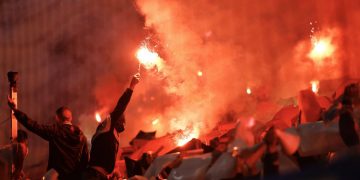 Përleshje e përgjakshme mes tifozëve të Olympique Marseille dhe Feyenoord (Video)