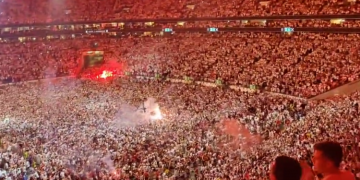 VIDEO/ Këta tifozë meritojnë Champions League, shihni shpërthimin e mbështetsve të Frankfurtit pas fitores së madhe