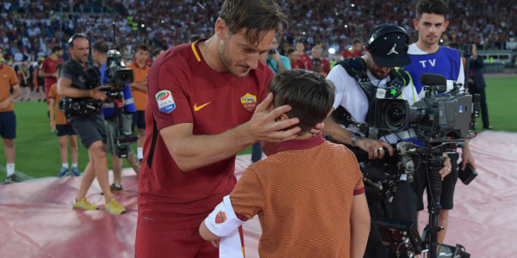 “Do të shkojmë në Shqipëri si luftëtarë”! Legjenda konfirmon praninë: Po, do të jem edhe unë në Tiranë