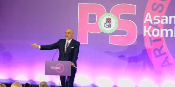 “Një tallje e madhe”, analiza e VOA: Rama sulmon SPAK-un se nuk po vepron ndaj Berishës “non grata”