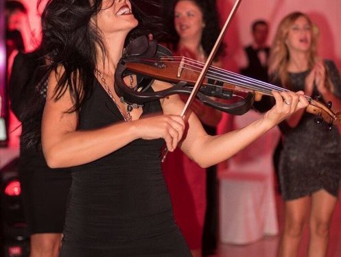Violinistja e njohur shqiptare: Vajza bëni punë shtëpie, mos rrisni thonjtë e hapni sytë
