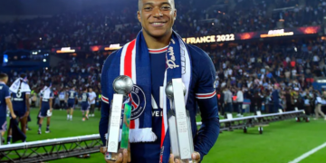 E pabesueshme/ Iu dhanë kompetenca si president diktator vetëm për të rinovuar, Mbape dha listën me 14 lojtarë që do të largohen nga PSG me trajnerin dhe Neymar