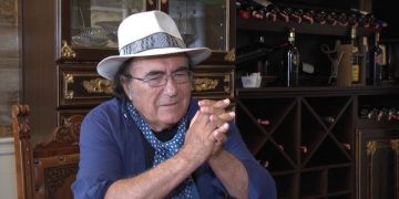 Rrëfehet Albano Carrisi: Shqiptarët ndanin bukën e misrit me tim atë! Tre udhëtimet në Shqipëri gjatë diktaturës dhe të pathënat për raportin me Putinin