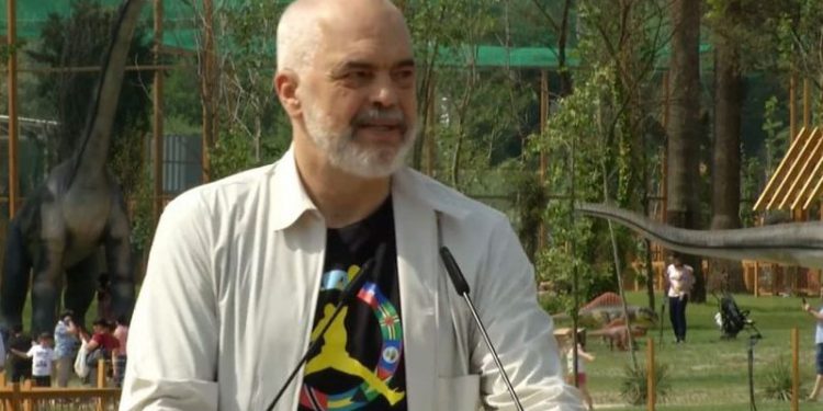 VIDEO/ Tiranës i rikthehet një atraksion tjetër! Kryeministri Rama e thotë troç: U desh punë e madhe!