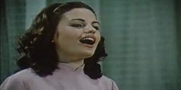 Bukuri natyrale! Ikonë e skenës dhe e modës në vitet ’80-’90, këngëtarja shqiptare zbulon sekretin e rinisë së “përjetshme” dhe pengun e saj më të madh