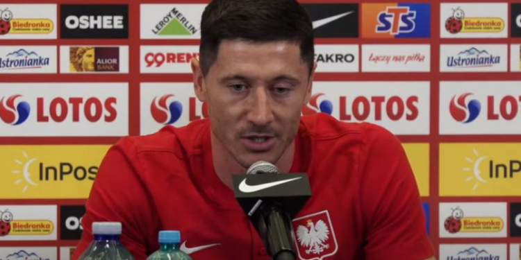 Lewandowski plas bo.mbën, i kërkon përkthyesit ta theksojë mirë: Bayern Munchen nuk është klub serioz, do largohem