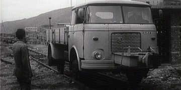 Nje SKODE (LIAZ) e modifikuar me rrota treni, qe punonte ne metalurgjine e Elbasanit ne vitet 70-8