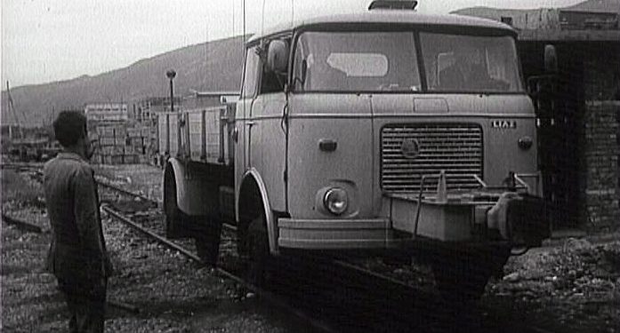 Nje SKODE (LIAZ) e modifikuar me rrota treni, qe punonte ne metalurgjine e Elbasanit ne vitet 70-8