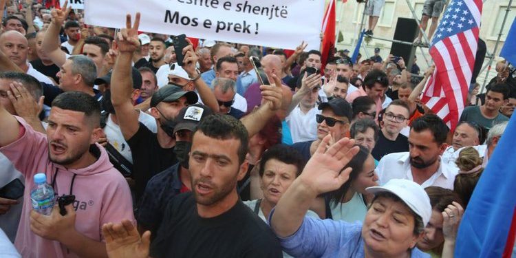 “Republika” Astir-Paskuqan-Babrru-5Maj , si model i Berishës