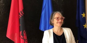 Ambasadorja franceze në vendin tonë: Berisha ‘non grata’, nuk e ftuam në festën kombëtare, s’dalim kundër SHBA-së